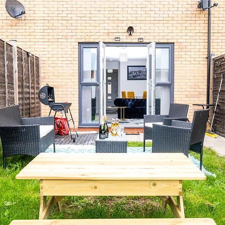 Luxury 2 Bed House City Centre ✘ Bbq & Garden ☆ Family Friendly→ Swingball & Outdoor Furniture - Free Parking → With 50 Inch Smart Tv, Free Netflix & Wifi ✘ Comfy Seating Area - By Maevela Birmingham Exterior foto