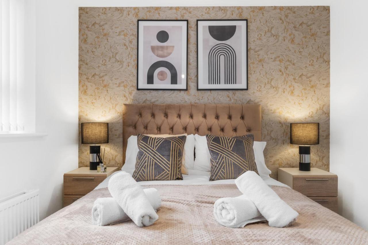 Luxury 2 Bed House City Centre ✘ Bbq & Garden ☆ Family Friendly→ Swingball & Outdoor Furniture - Free Parking → With 50 Inch Smart Tv, Free Netflix & Wifi ✘ Comfy Seating Area - By Maevela Birmingham Exterior foto