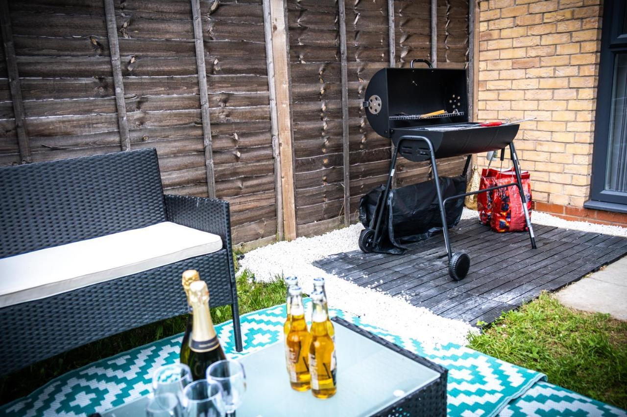 Luxury 2 Bed House City Centre ✘ Bbq & Garden ☆ Family Friendly→ Swingball & Outdoor Furniture - Free Parking → With 50 Inch Smart Tv, Free Netflix & Wifi ✘ Comfy Seating Area - By Maevela Birmingham Exterior foto