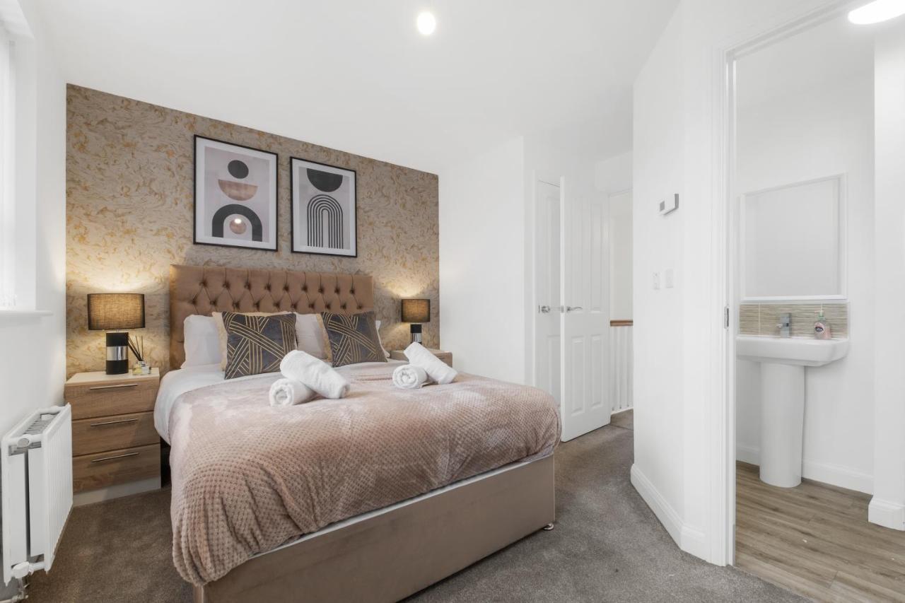 Luxury 2 Bed House City Centre ✘ Bbq & Garden ☆ Family Friendly→ Swingball & Outdoor Furniture - Free Parking → With 50 Inch Smart Tv, Free Netflix & Wifi ✘ Comfy Seating Area - By Maevela Birmingham Exterior foto