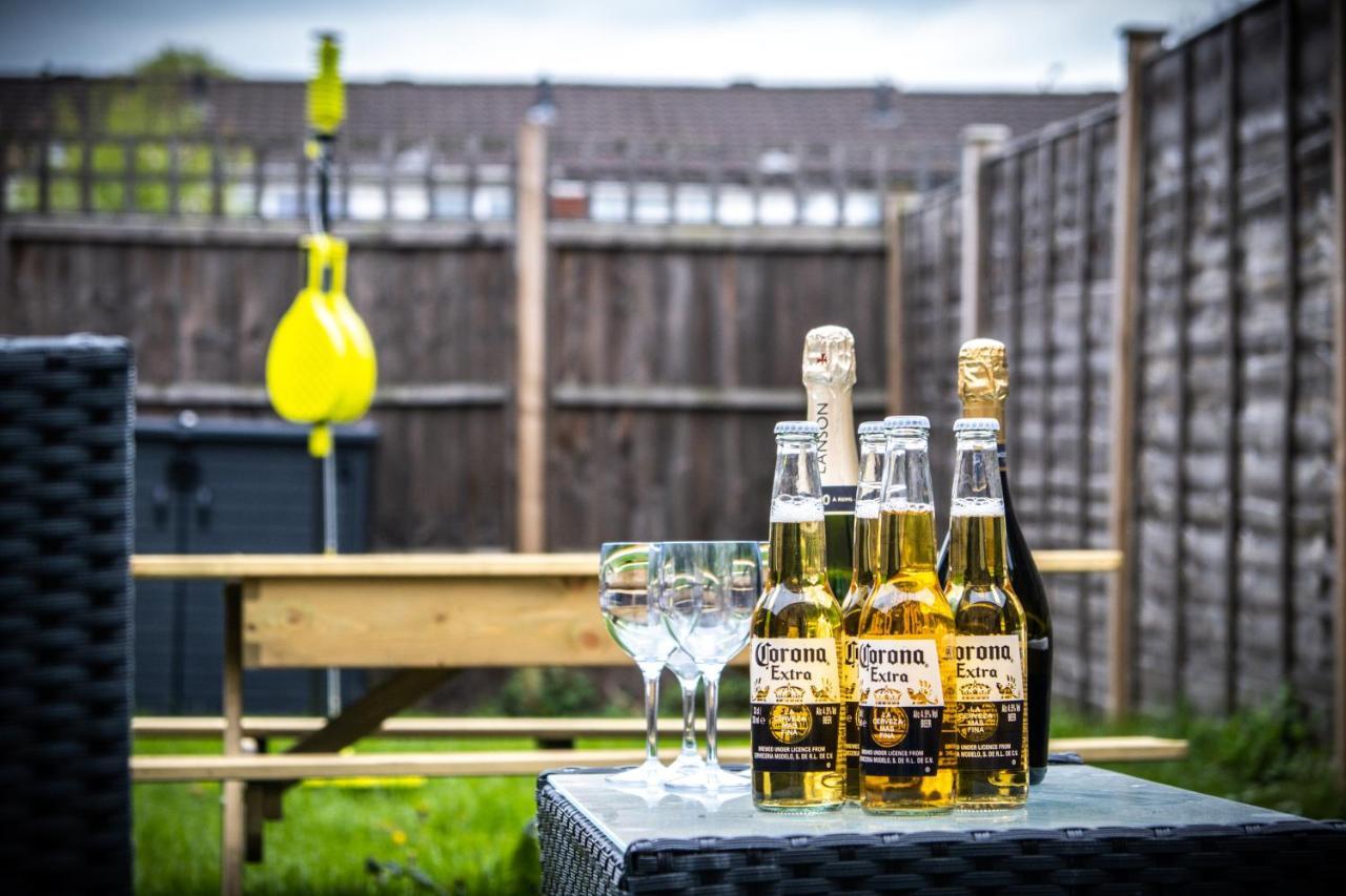 Luxury 2 Bed House City Centre ✘ Bbq & Garden ☆ Family Friendly→ Swingball & Outdoor Furniture - Free Parking → With 50 Inch Smart Tv, Free Netflix & Wifi ✘ Comfy Seating Area - By Maevela Birmingham Exterior foto