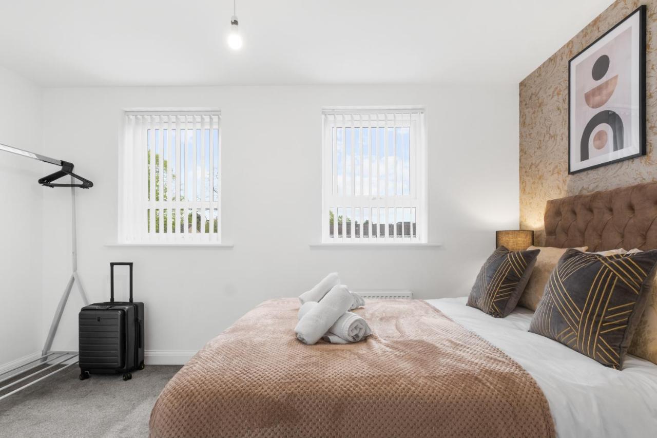 Luxury 2 Bed House City Centre ✘ Bbq & Garden ☆ Family Friendly→ Swingball & Outdoor Furniture - Free Parking → With 50 Inch Smart Tv, Free Netflix & Wifi ✘ Comfy Seating Area - By Maevela Birmingham Exterior foto