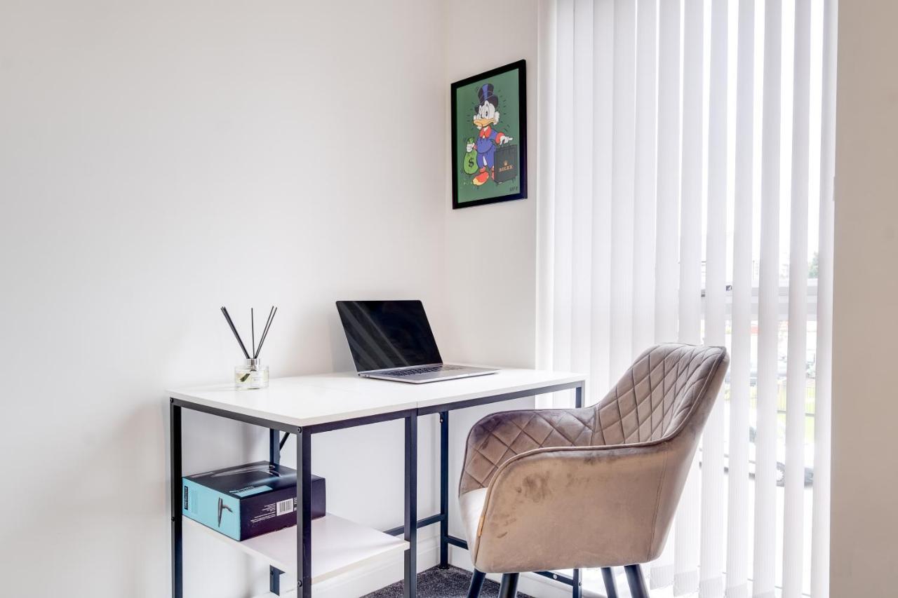 Luxury 2 Bed House City Centre ✘ Bbq & Garden ☆ Family Friendly→ Swingball & Outdoor Furniture - Free Parking → With 50 Inch Smart Tv, Free Netflix & Wifi ✘ Comfy Seating Area - By Maevela Birmingham Exterior foto
