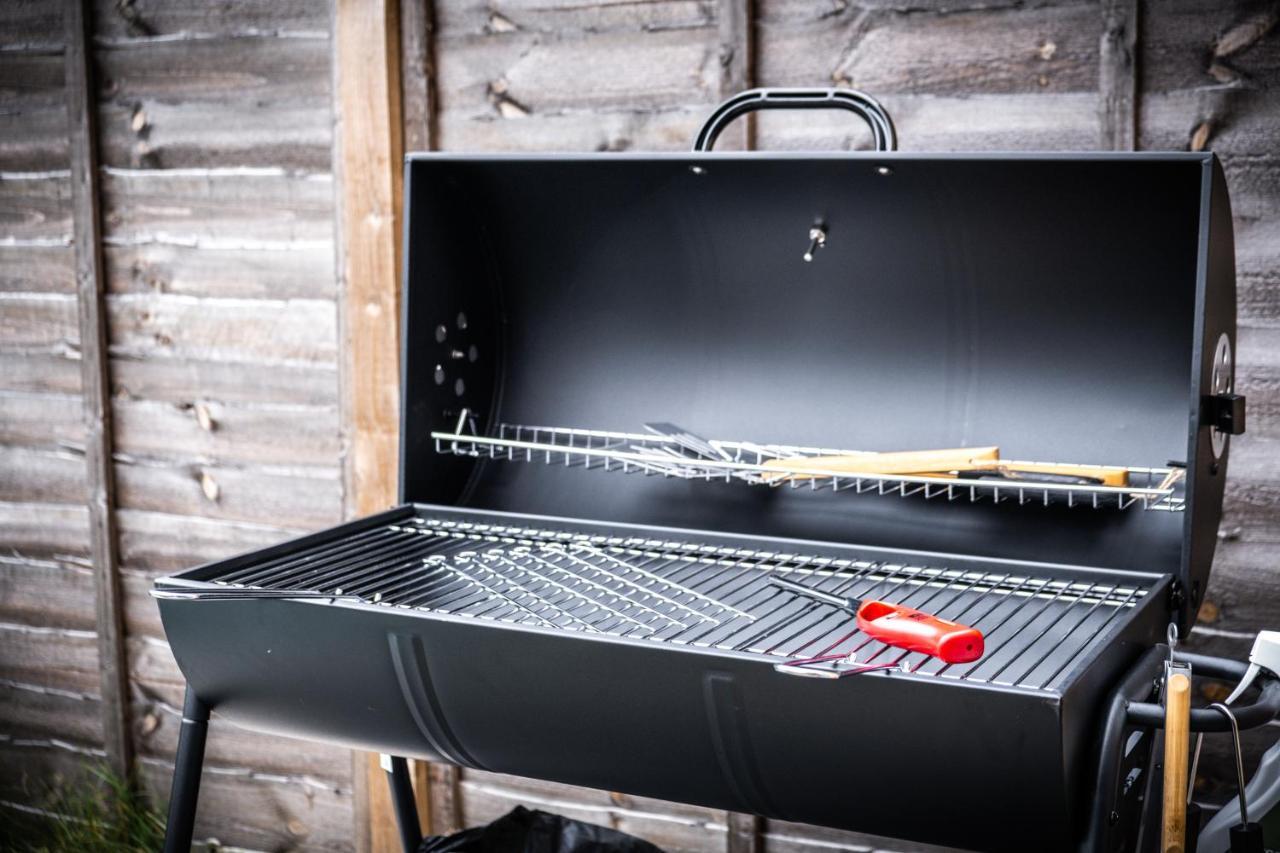 Luxury 2 Bed House City Centre ✘ Bbq & Garden ☆ Family Friendly→ Swingball & Outdoor Furniture - Free Parking → With 50 Inch Smart Tv, Free Netflix & Wifi ✘ Comfy Seating Area - By Maevela Birmingham Exterior foto