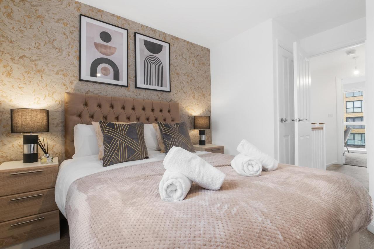 Luxury 2 Bed House City Centre ✘ Bbq & Garden ☆ Family Friendly→ Swingball & Outdoor Furniture - Free Parking → With 50 Inch Smart Tv, Free Netflix & Wifi ✘ Comfy Seating Area - By Maevela Birmingham Exterior foto